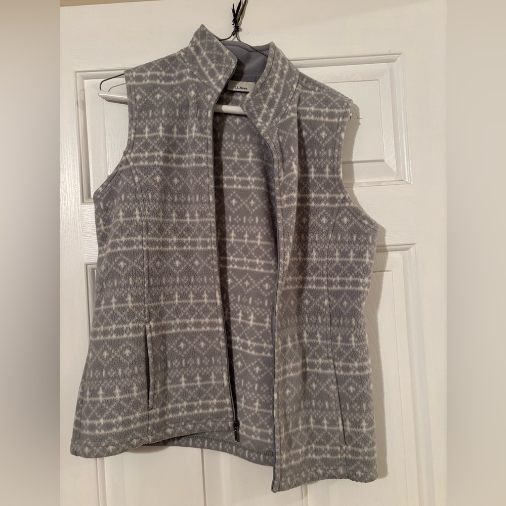 LLBean gray and white vest size S